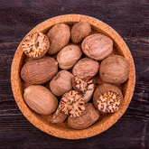 Noz Moscada Grão 100g – Sabor e Saúde em Cada Raspada
