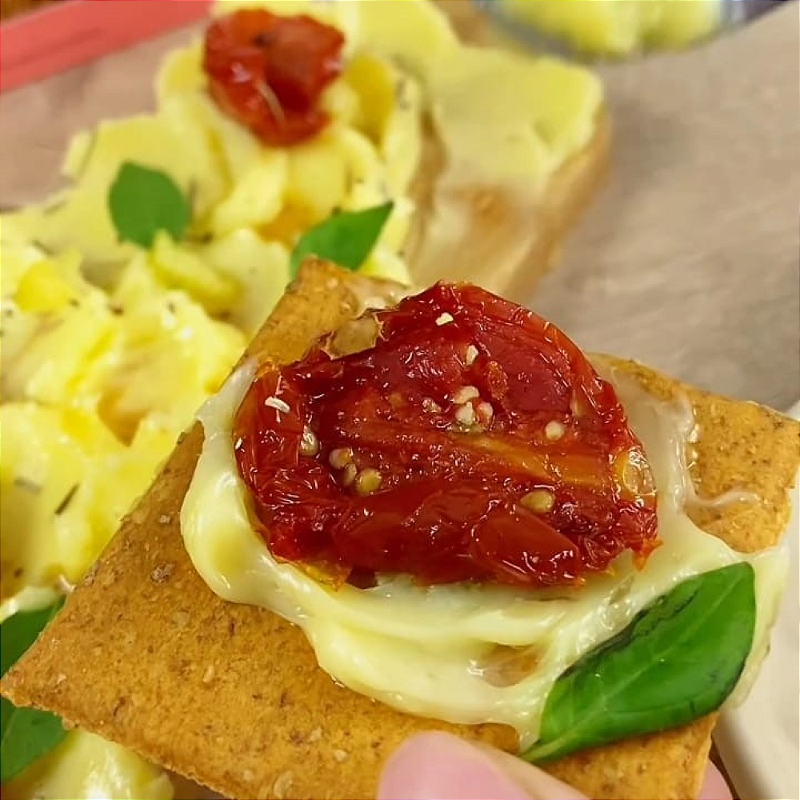 Fibratto Tomate Seco 100g: Sabor, Crocância e Versatilidade em Cada Mordida!